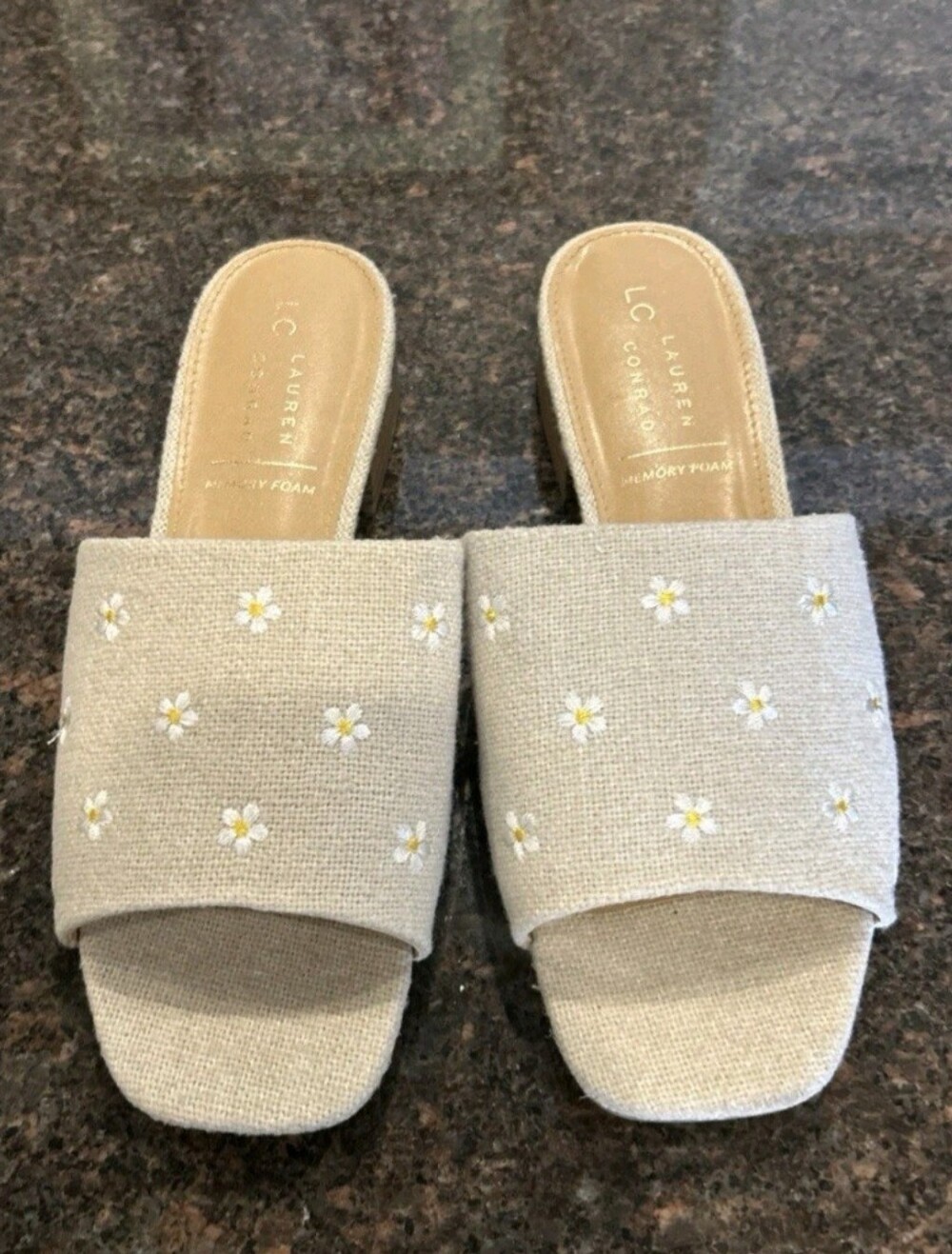 LC Lauren Conrad Sz 6 Yvonne Daisy Light Cream Embroidered Slide Sandal Slides
